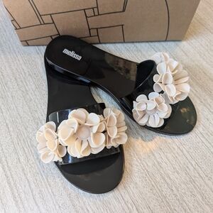 Melissa Women's Black and Cream Floral Sandals